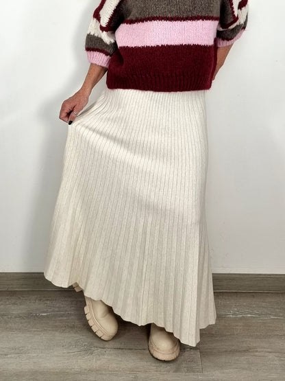 Strickrock in Beige – Eleganz trifft auf Komfort