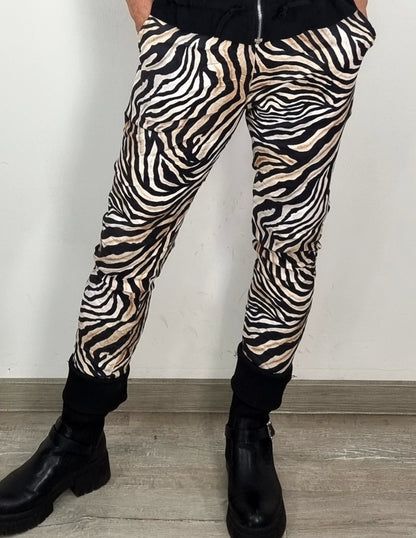 🖤 Trendige Hose in Wildlederoptik mit Zebramuster