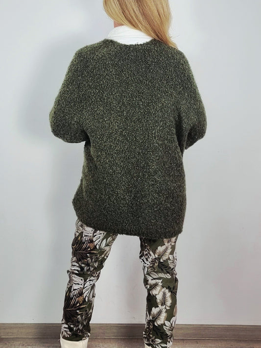 Kuschelige Strickweste in Olivgrün