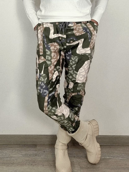 Hose in Wildleder-Optik mit Print