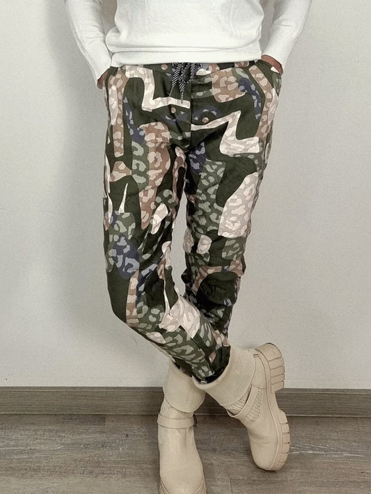 Hose in Wildleder-Optik mit Print