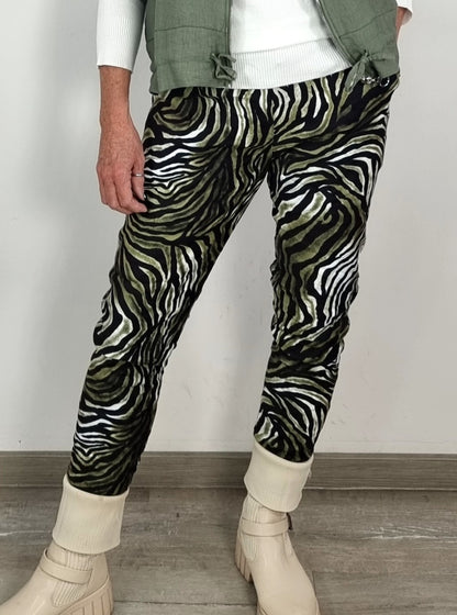 🖤 Trendige Hose in Wildlederoptik mit Zebramuster