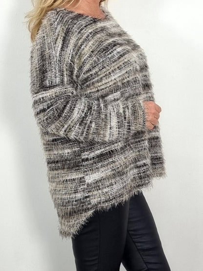 Kuscheliger Strickpullover im modernen Streifenlook
