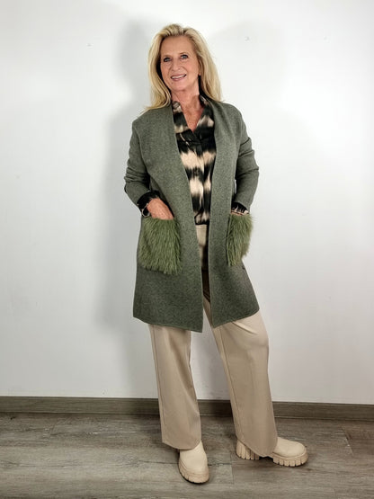 Stylische Long Weste mit Felltaschen – dein eleganter Everyday-Look