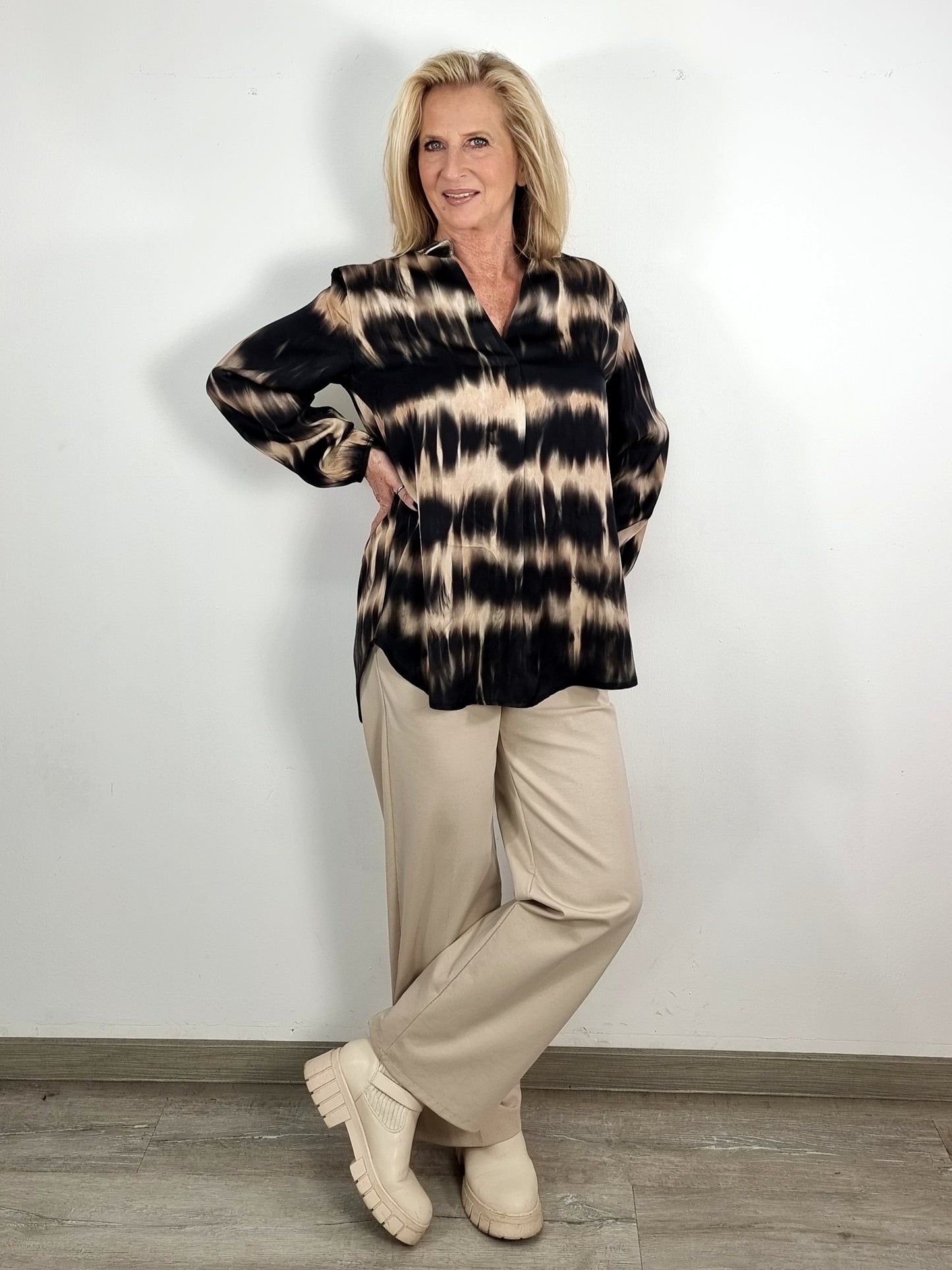 Elegante Bluse im Batik-Look – lässig, modern und unglaublich bequem