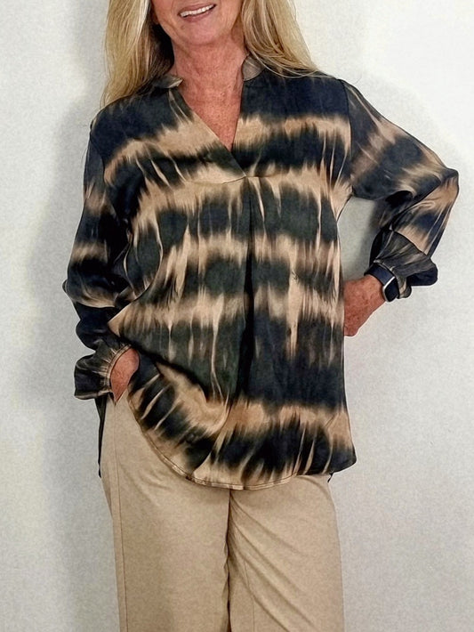 Elegante Bluse im Batik-Look – lässig, modern und unglaublich bequem