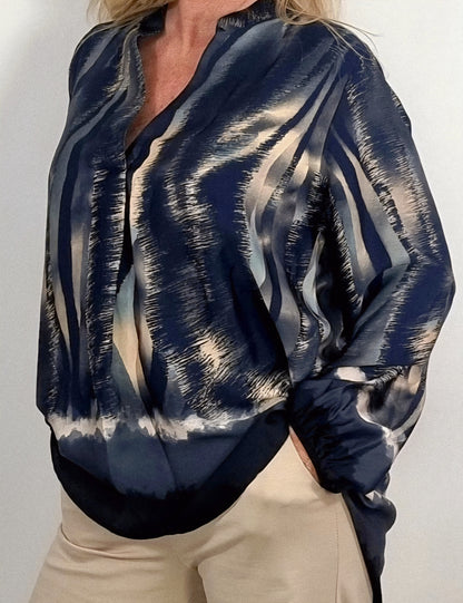 Elegante Bluse im Batik-Look – lässig, modern und unglaublich bequem