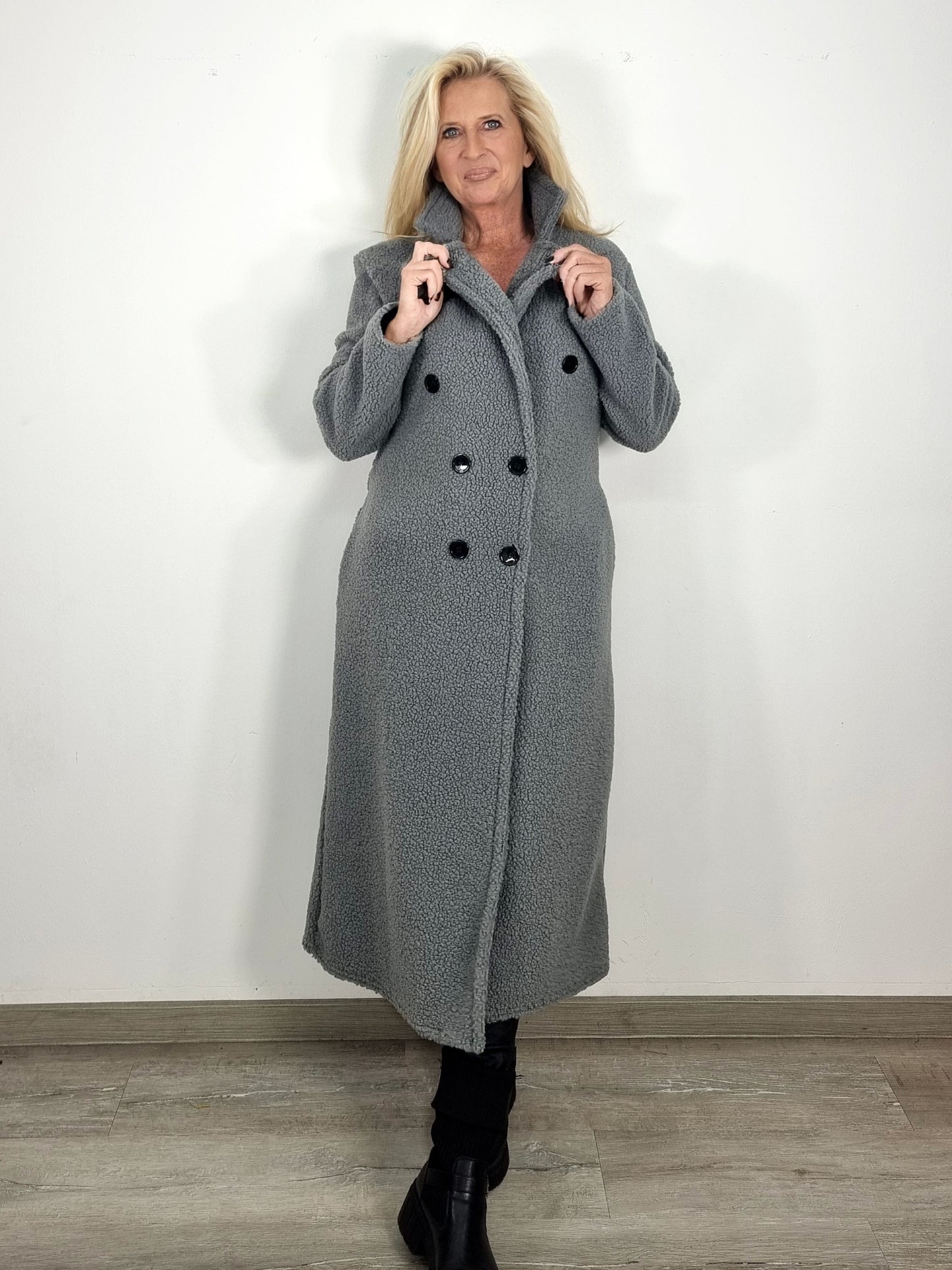 Langer Teddy-Mantel in Grau – Stil & Wärme perfekt vereint