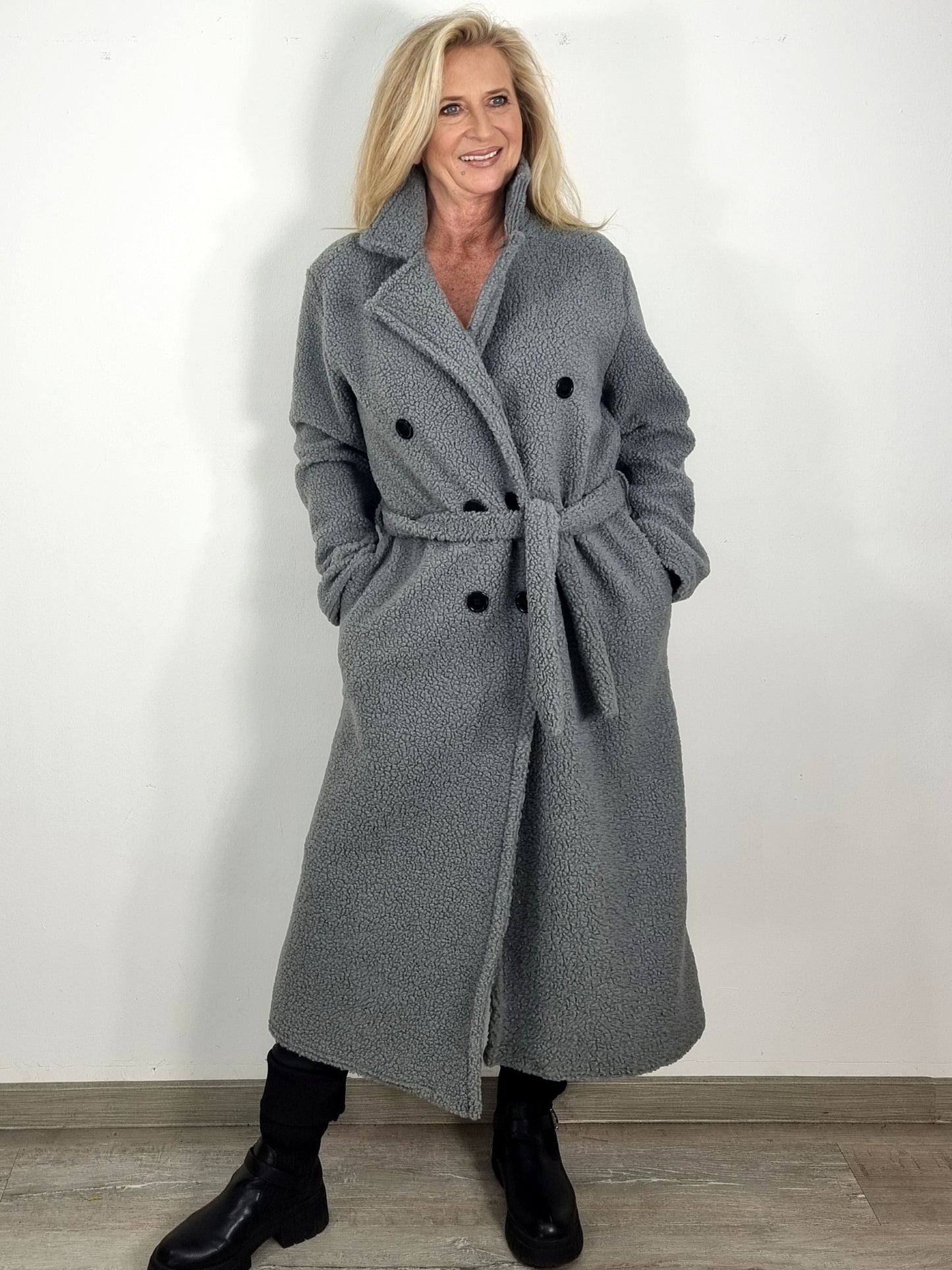 Langer Teddy-Mantel in Grau – Stil & Wärme perfekt vereint