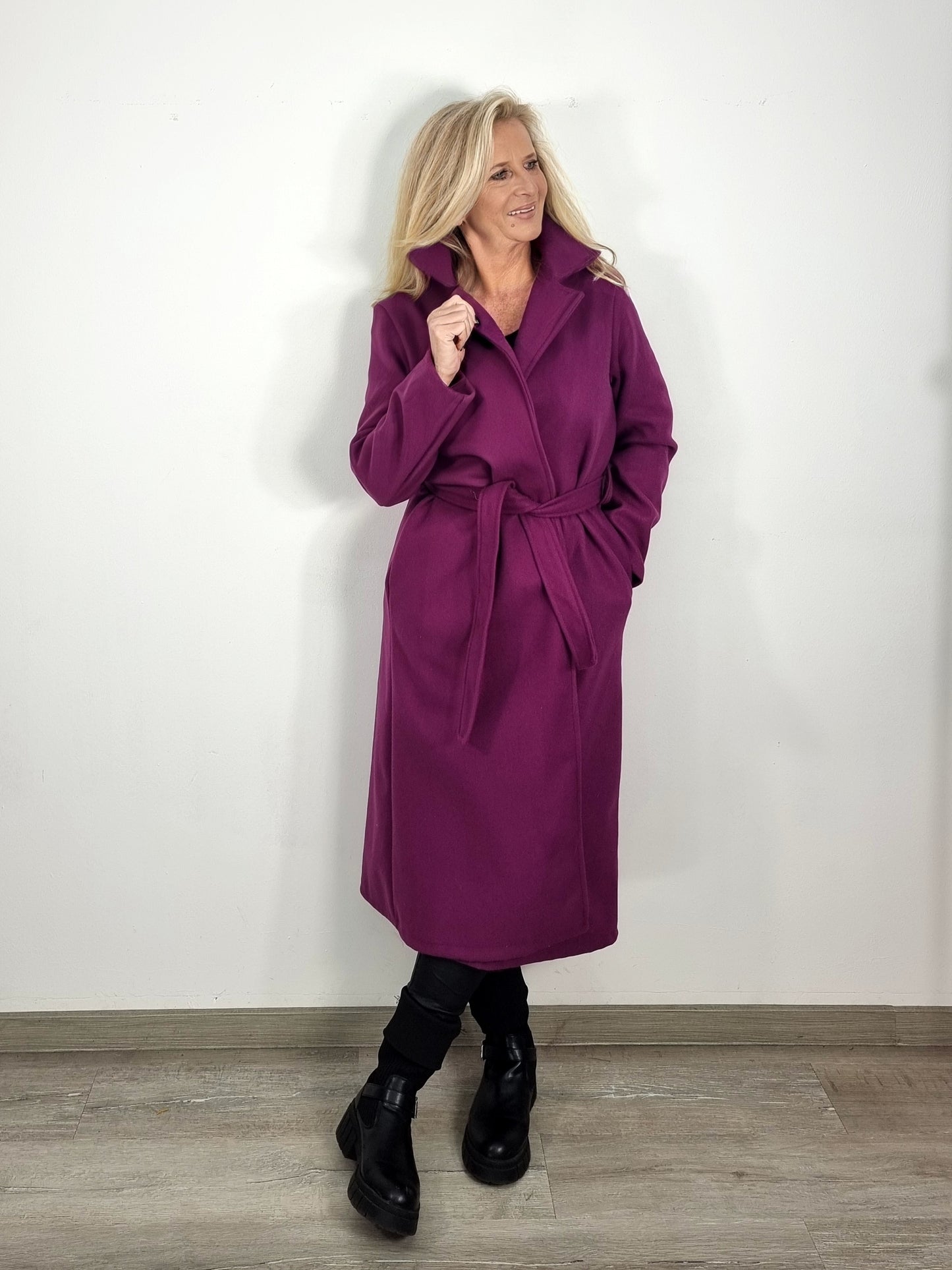 Eleganter Mantel in Beerenton