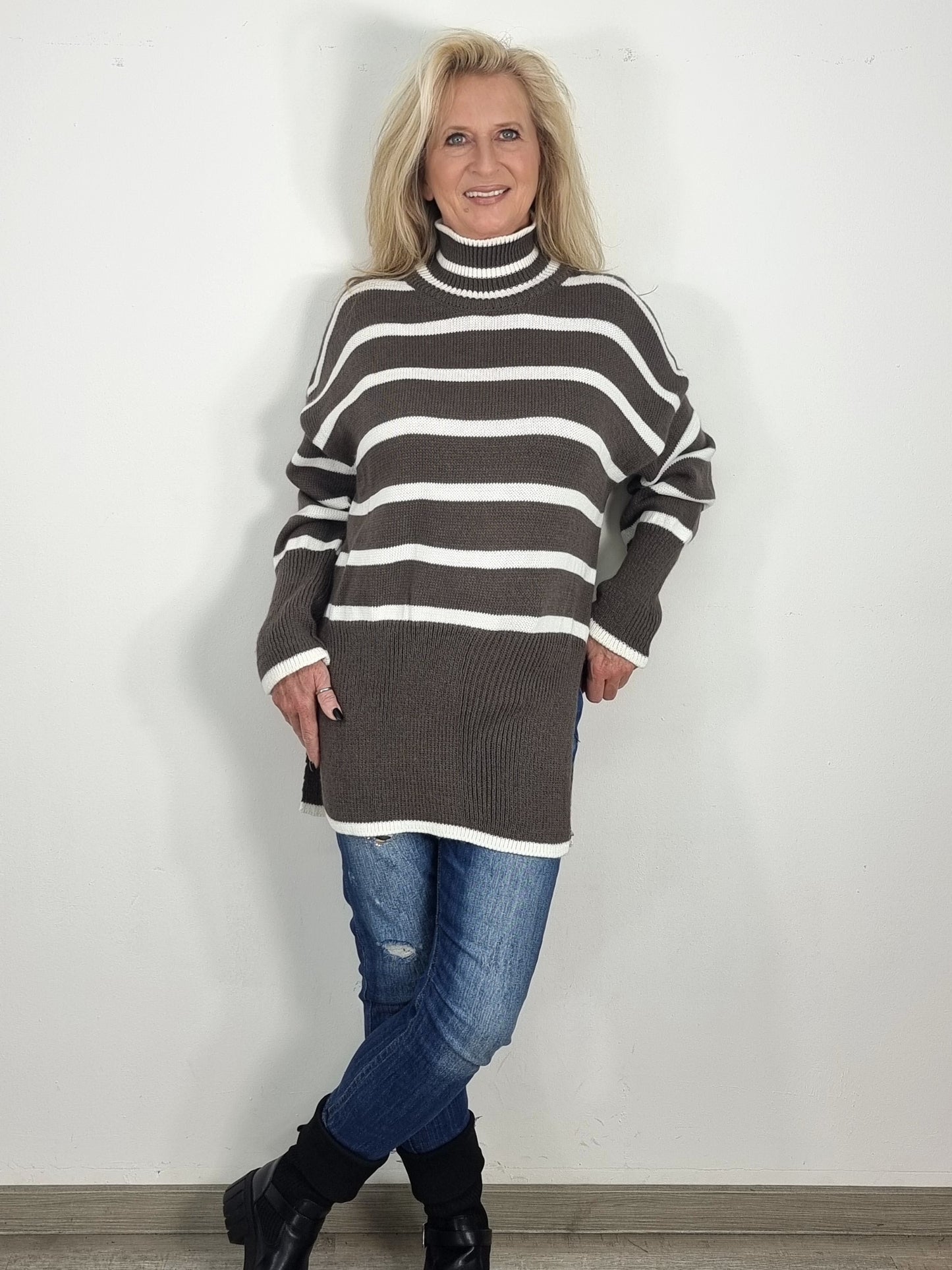 Strickpulli in Braun