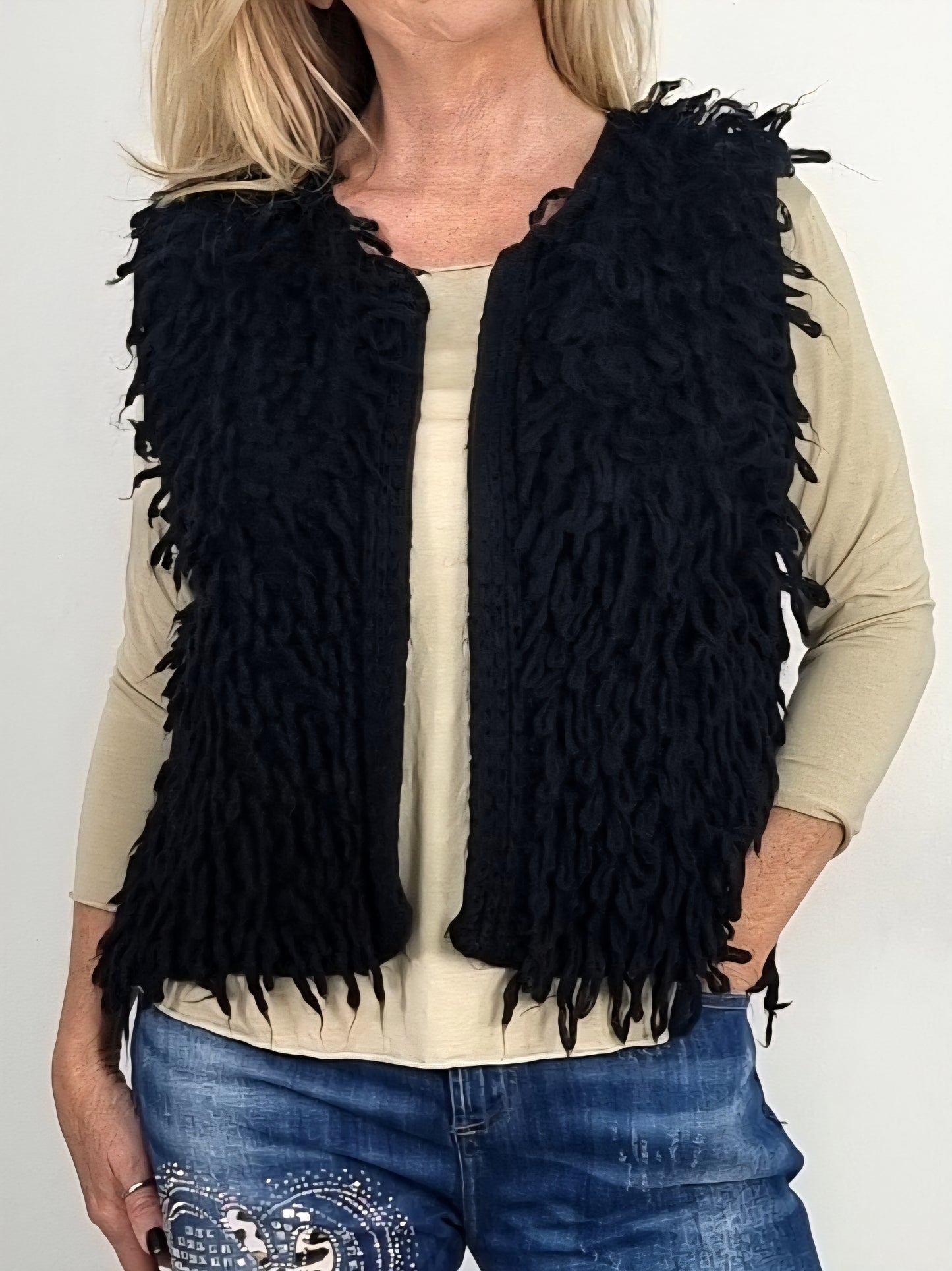 Kuschelige Strickweste – Dein neuer  Winterliebling Schwarz