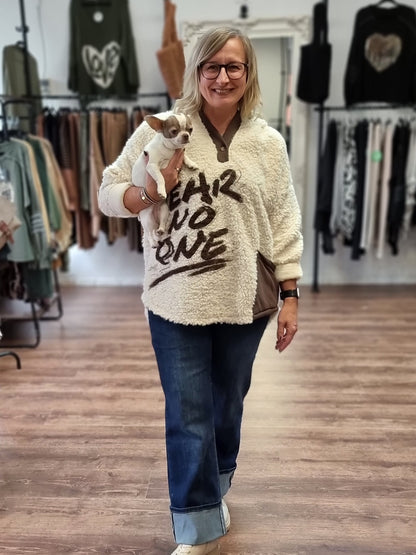 Kuscheliger Teddy-Hoodie „Fear No One“ – Cozy & Casual