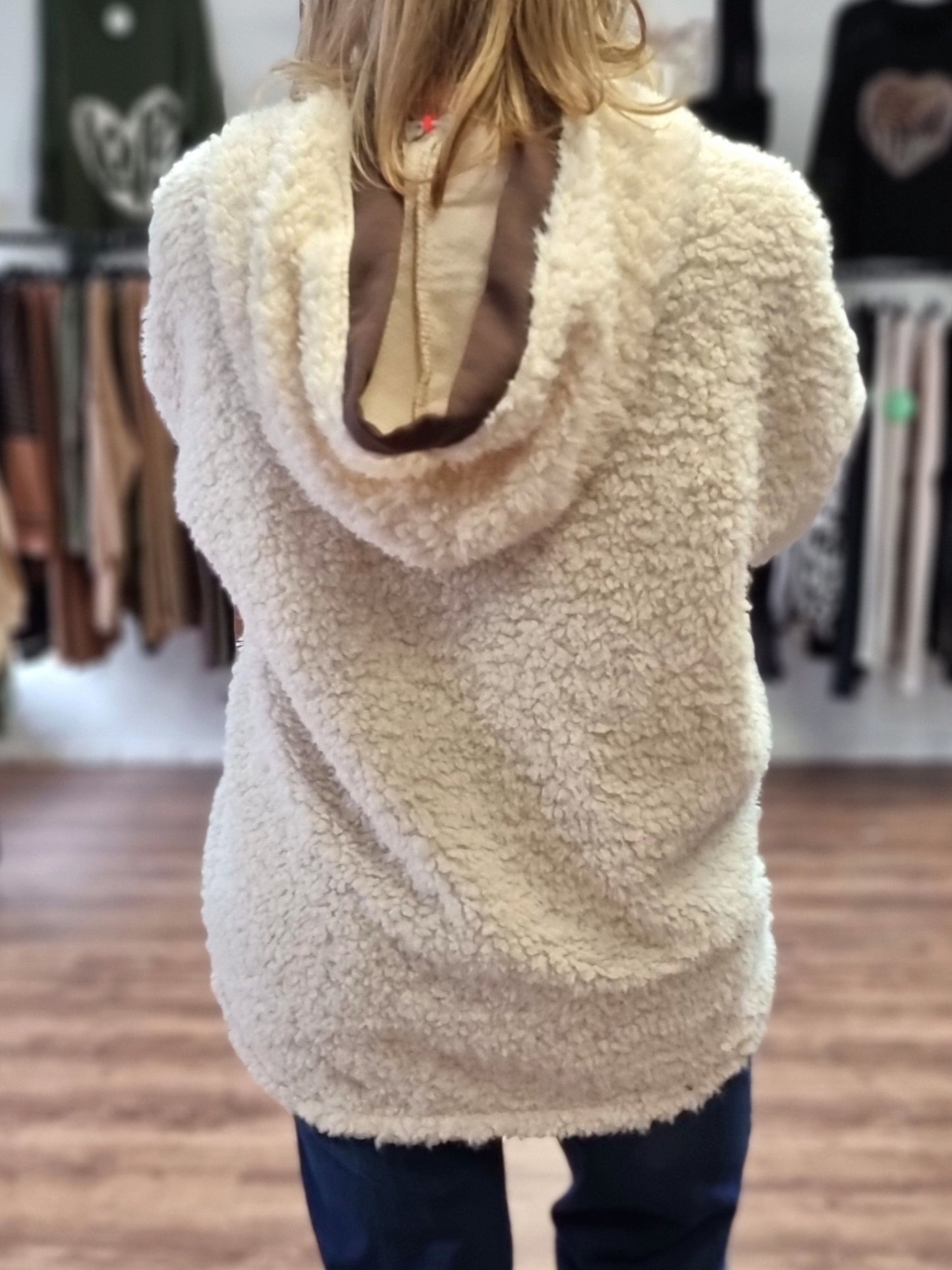 Kuscheliger Teddy-Hoodie „Fear No One“ – Cozy & Casual