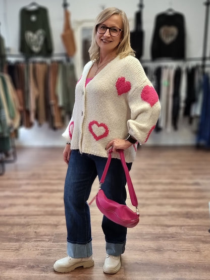 ❤️ Kuscheliger Cardigan mit Herz-Details – ein echtes Lieblingsstück!