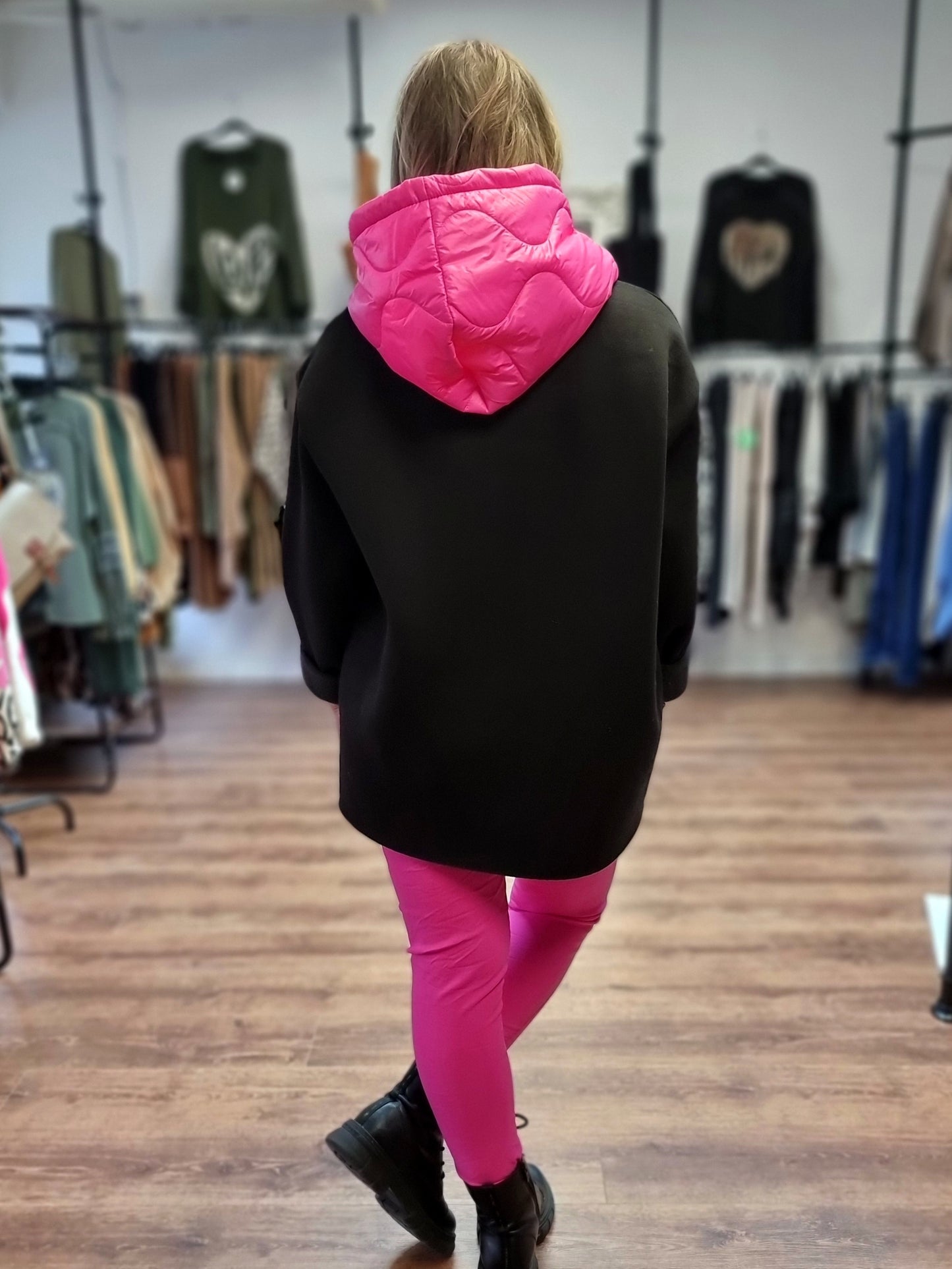 Rock deinen Look – mit unserem “Forever Rock & Roll” Hoodie!