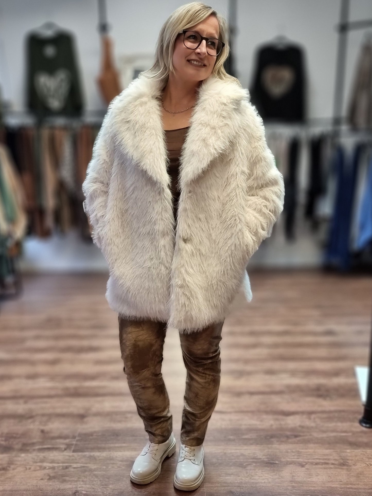 Kuscheliger Faux-Fur Mantel