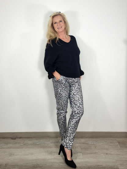 Silberne Hose mit Animal-Print – festlich & elegant