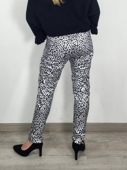 Silberne Hose mit Animal-Print – festlich & elegant