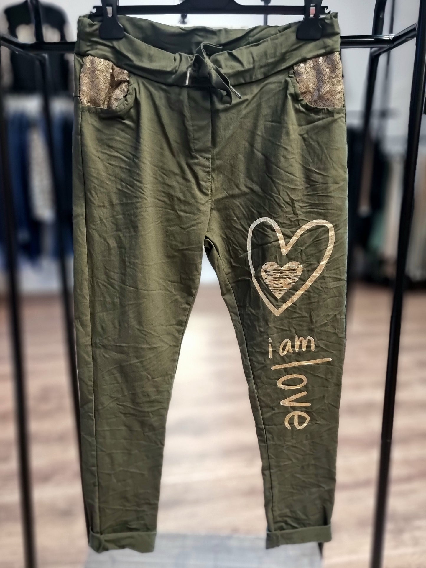 Jogpants Oversized „I am love“ 2 Farben