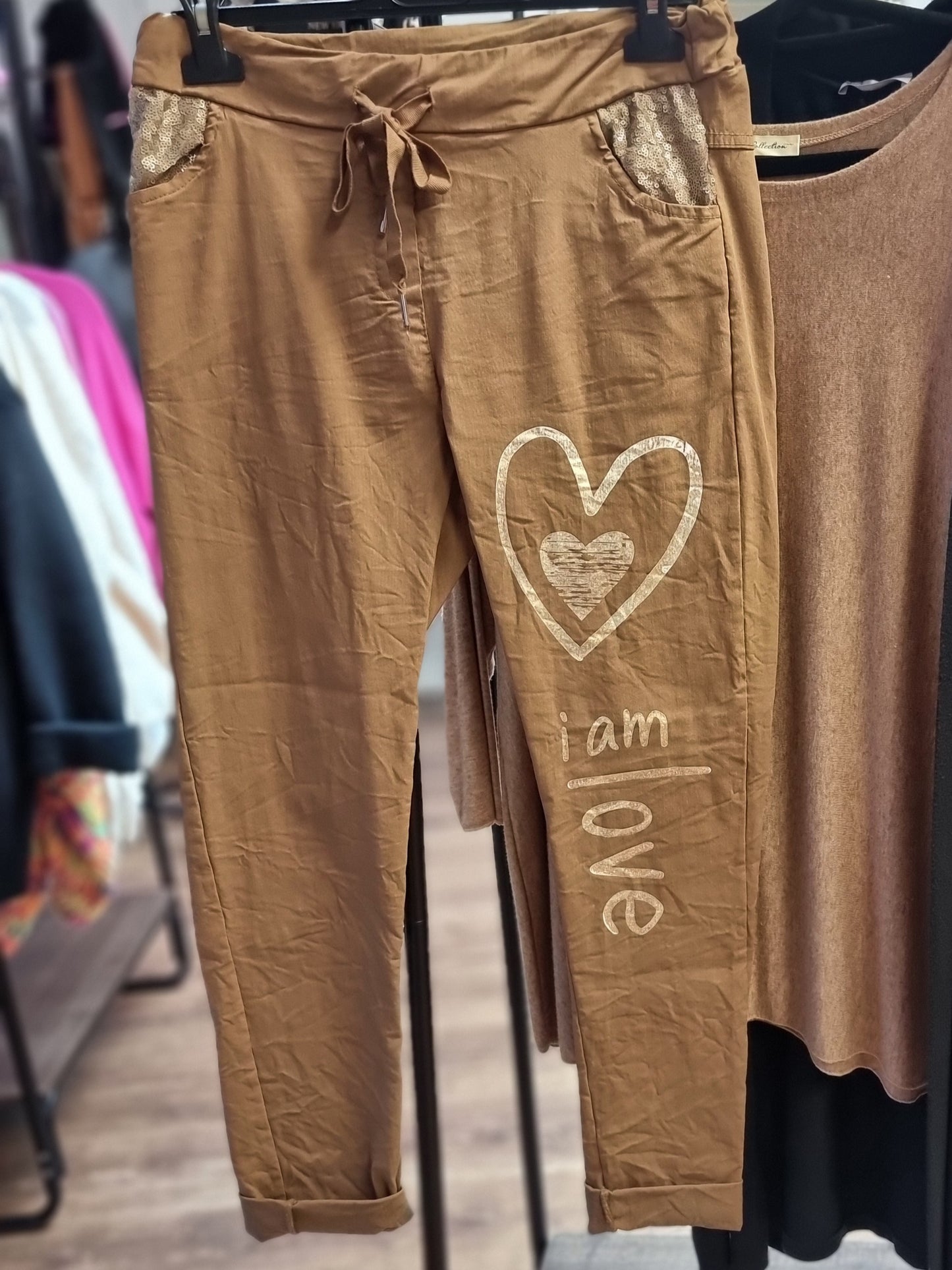 Jogpants Oversized „I am love“ 2 Farben