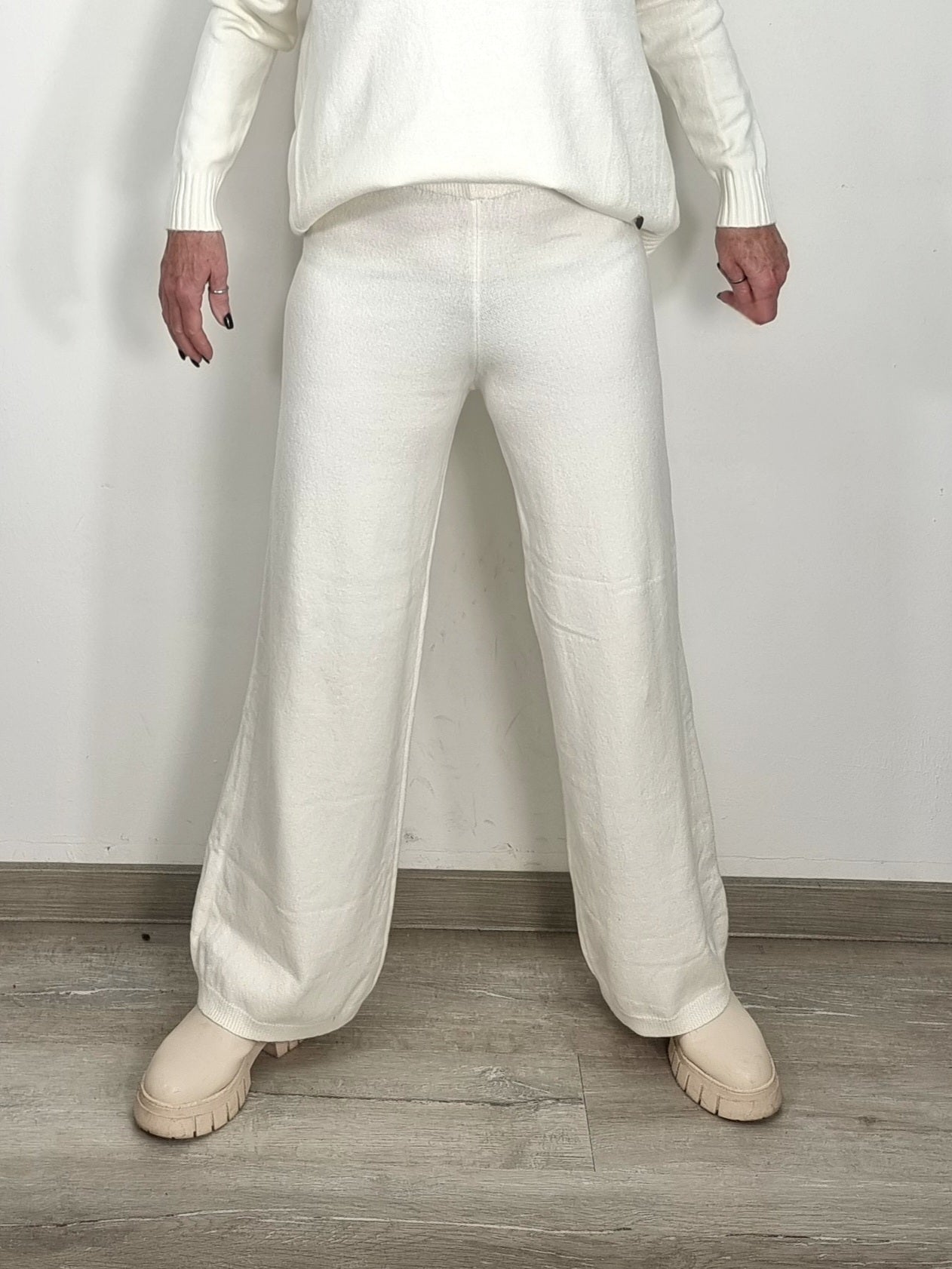 Strickhose in Creme, Schwarz &amp; Dunkelblau – Cozy Chic für jeden Tag