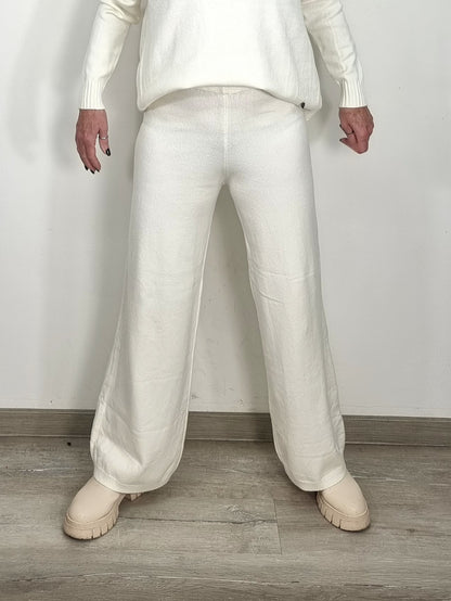 Strickhose in Creme, Schwarz &amp; Dunkelblau – Cozy Chic für jeden Tag