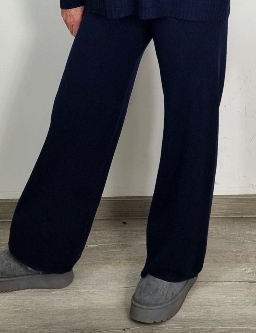 Strickhose in Creme, Schwarz &amp; Dunkelblau – Cozy Chic für jeden Tag