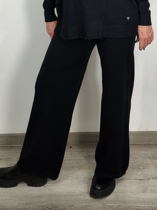 Strickhose in Creme, Schwarz &amp; Dunkelblau – Cozy Chic für jeden Tag