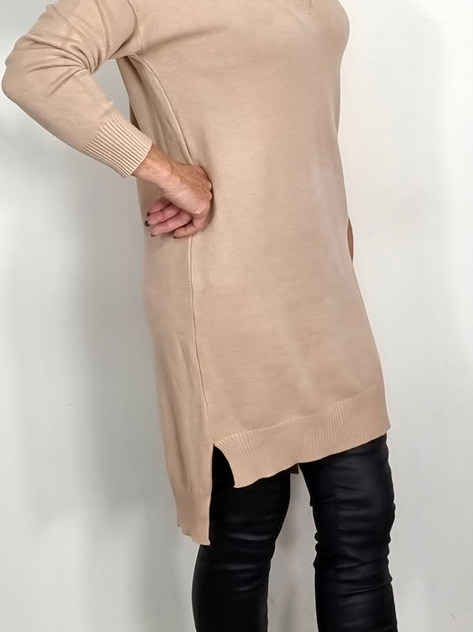 Strickkleid mit V-Ausschnitt – zeitlos & schmeichelhaft