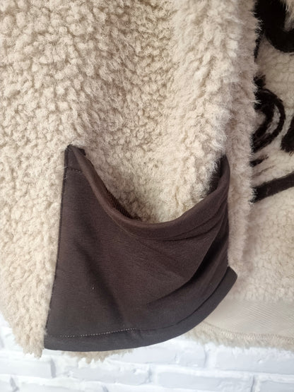 Kuscheliger Teddy-Hoodie „Fear No One“ – Cozy & Casual