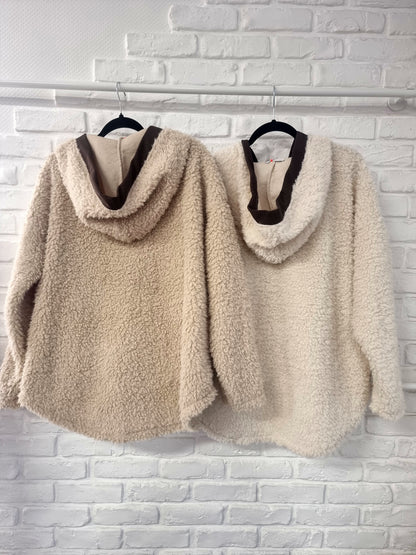 Kuscheliger Teddy-Hoodie „Fear No One“ – Cozy & Casual