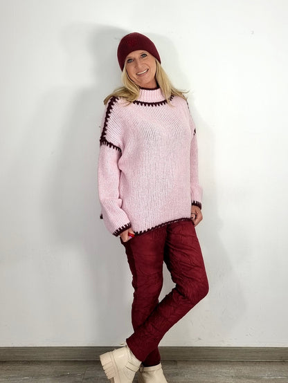 Kuscheliger Strickpullover in Rosé mit Kontrastdetails