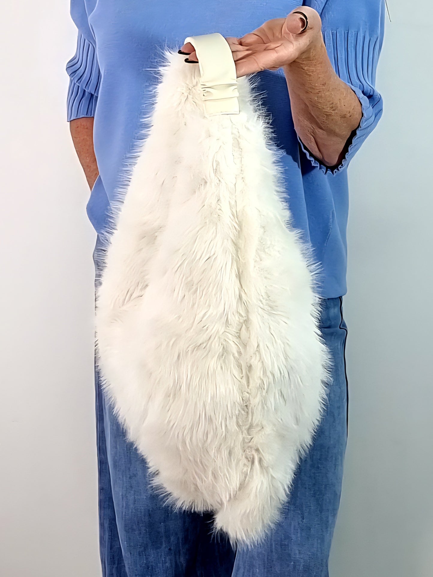 Flauschige Trend-Tasche – stylisch, soft & ein absoluter Hingucker