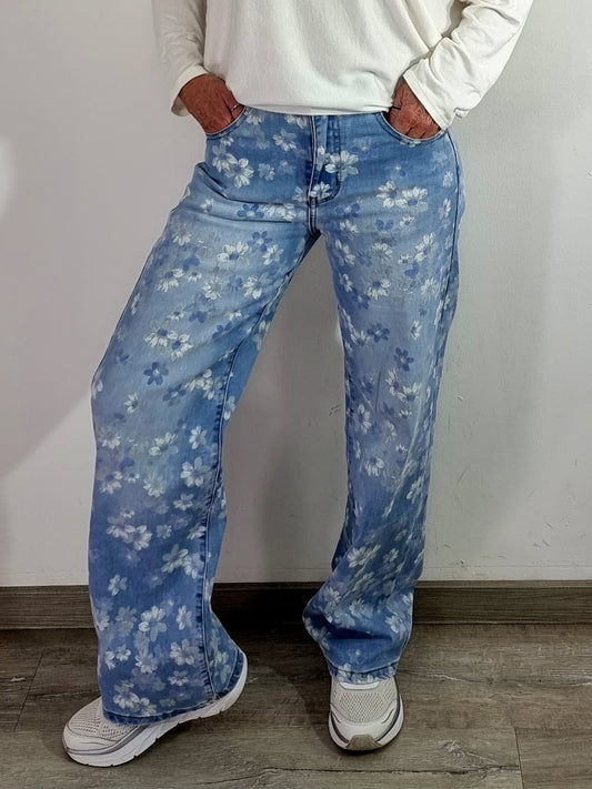 Flower-Denim: Die Jeans, die jedes Outfit zum Hingucker macht