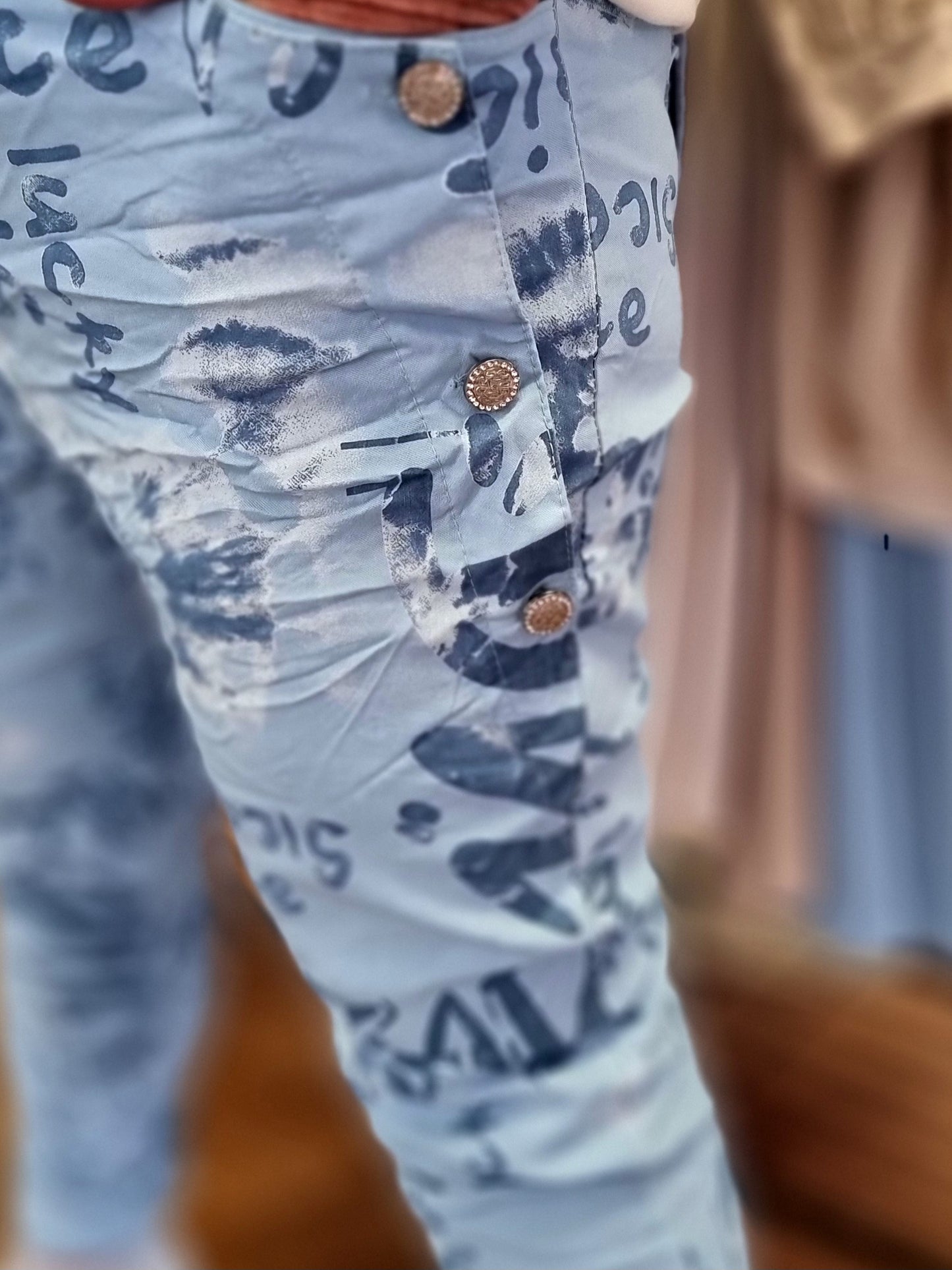 Jogpant mit Glitzerknöpfen 4 Farben