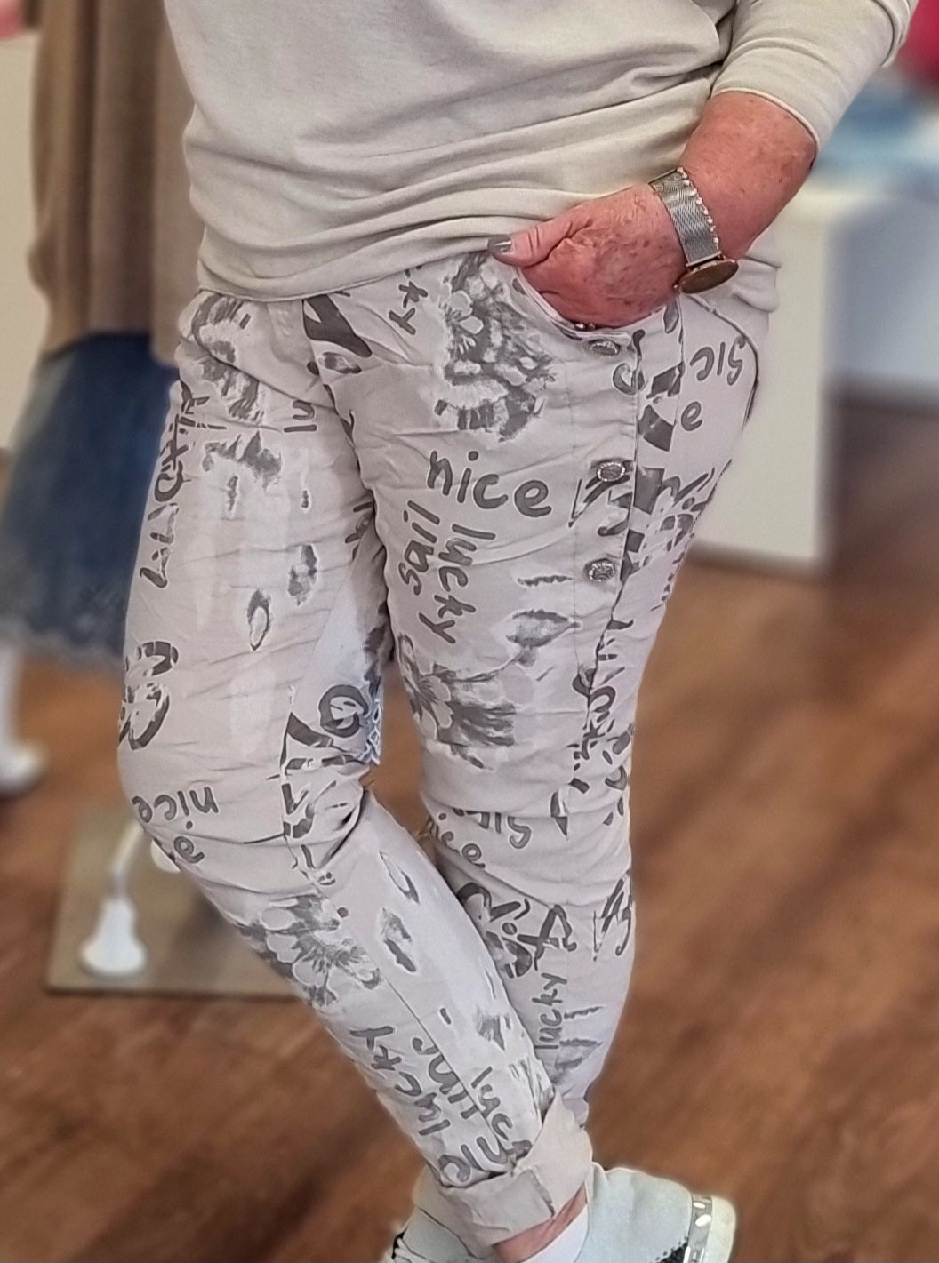 Jogpant mit Glitzerknöpfen 4 Farben