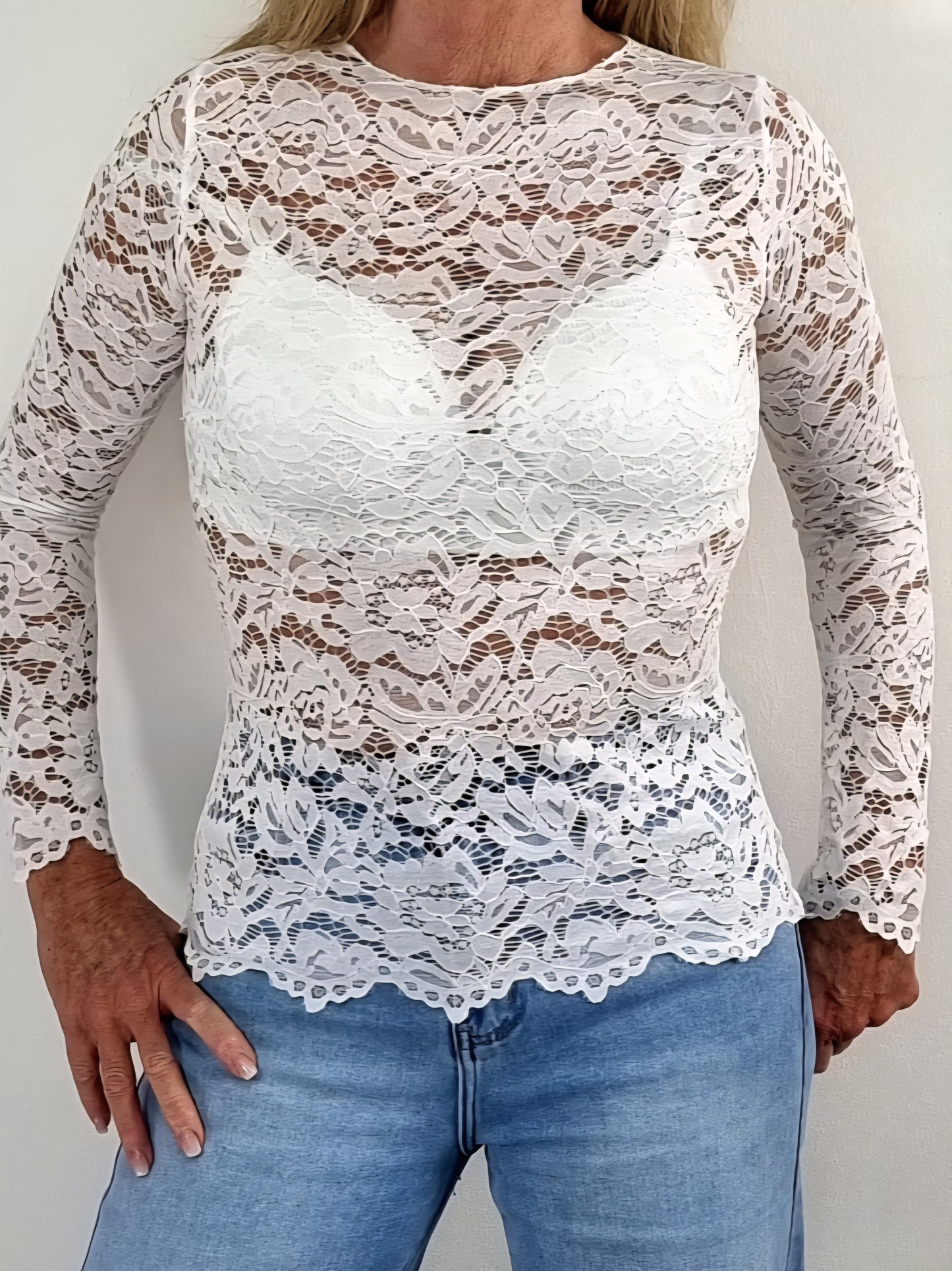 Elegantes Spitzen-Longsleeve – feminin & modern