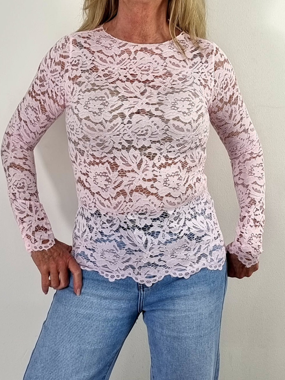 Elegantes Spitzen-Longsleeve – feminin & modern