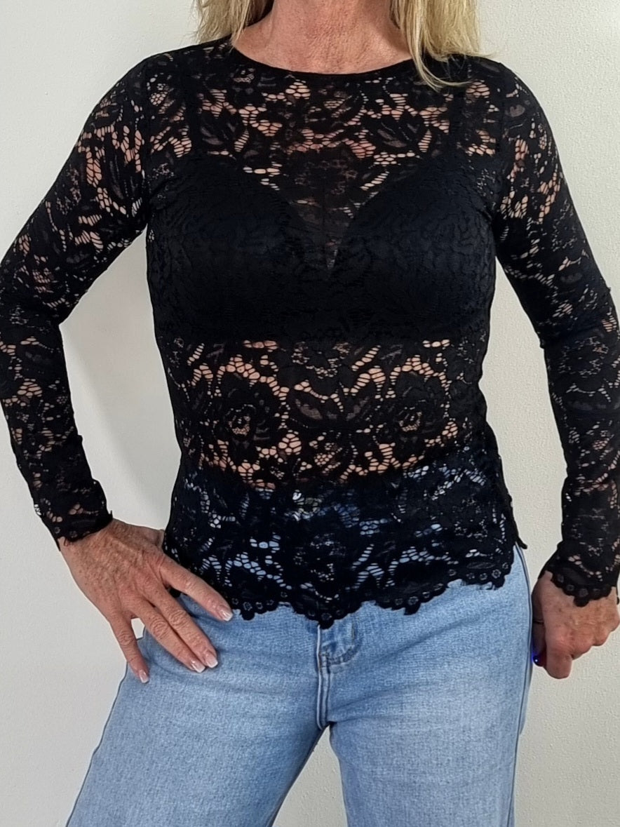 Elegantes Spitzen-Longsleeve – feminin & modern