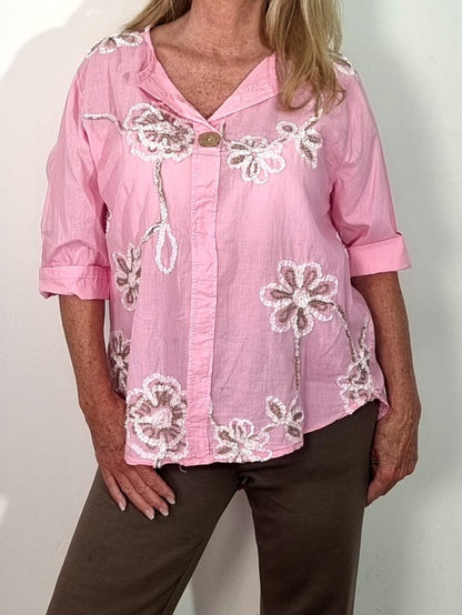 Leichte Bluse mit floraler Stickerei Pink
