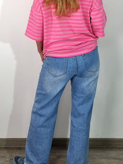 Moderne Damenjeans mit fransigem Saum