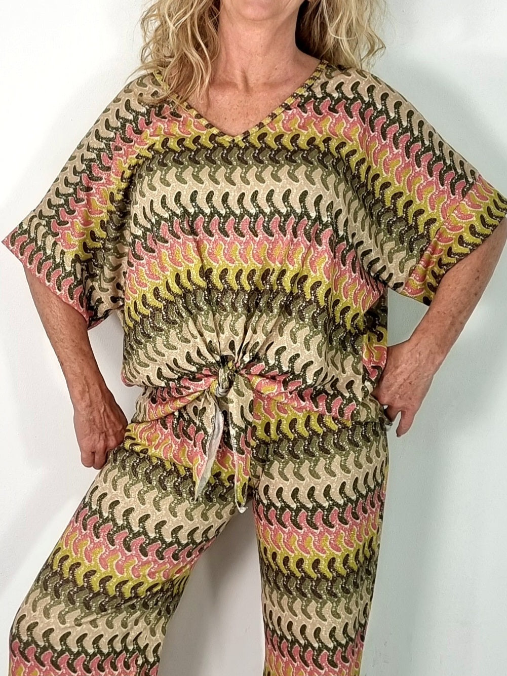 Luftige Tunika mit trendigem Wellen-Print ✨