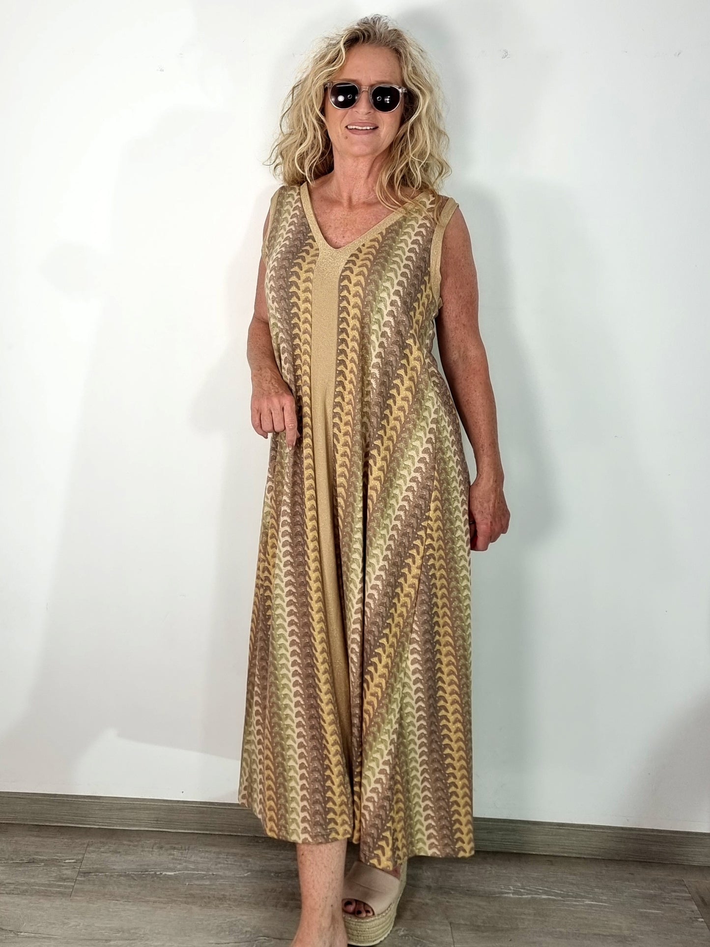 Elegantes Maxi-Kleid mit Goldschimmer ✨