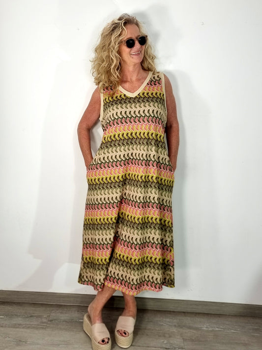 Sommerliches Kleid mit modernem Wellen-Print ✨