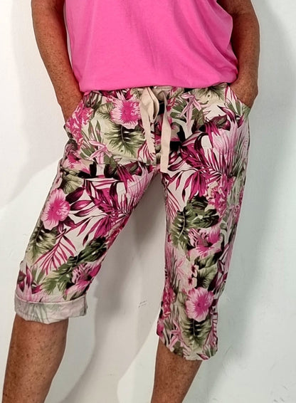 Sommerliche Capri Hose mit tropischem Print 🌺