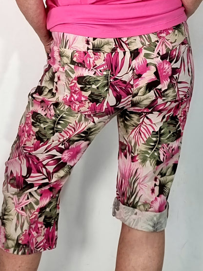 Sommerliche Capri Hose mit tropischem Print 🌺