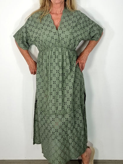 Sommerliches Kleid aus Lochstickerei – Feminin & zeitlos
