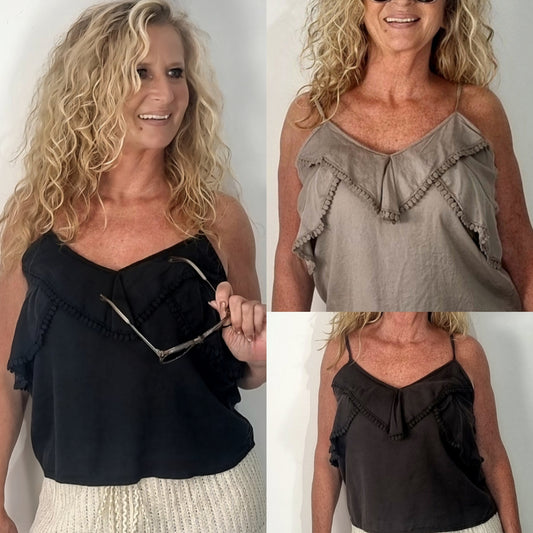 Volant-Top mit Zierdetails