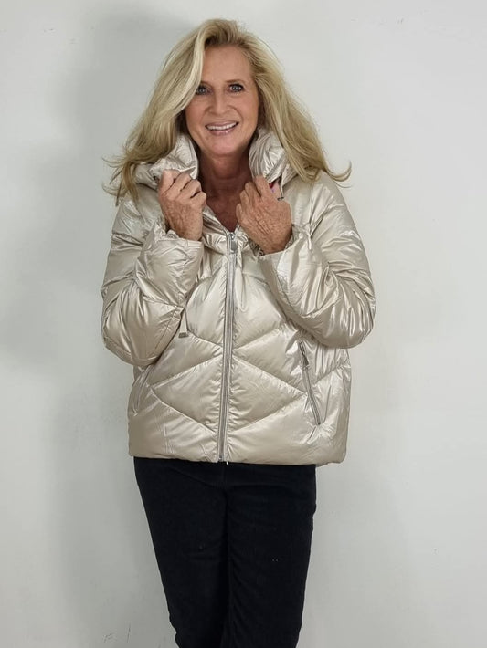 Steppjacke mit Glanzoptik